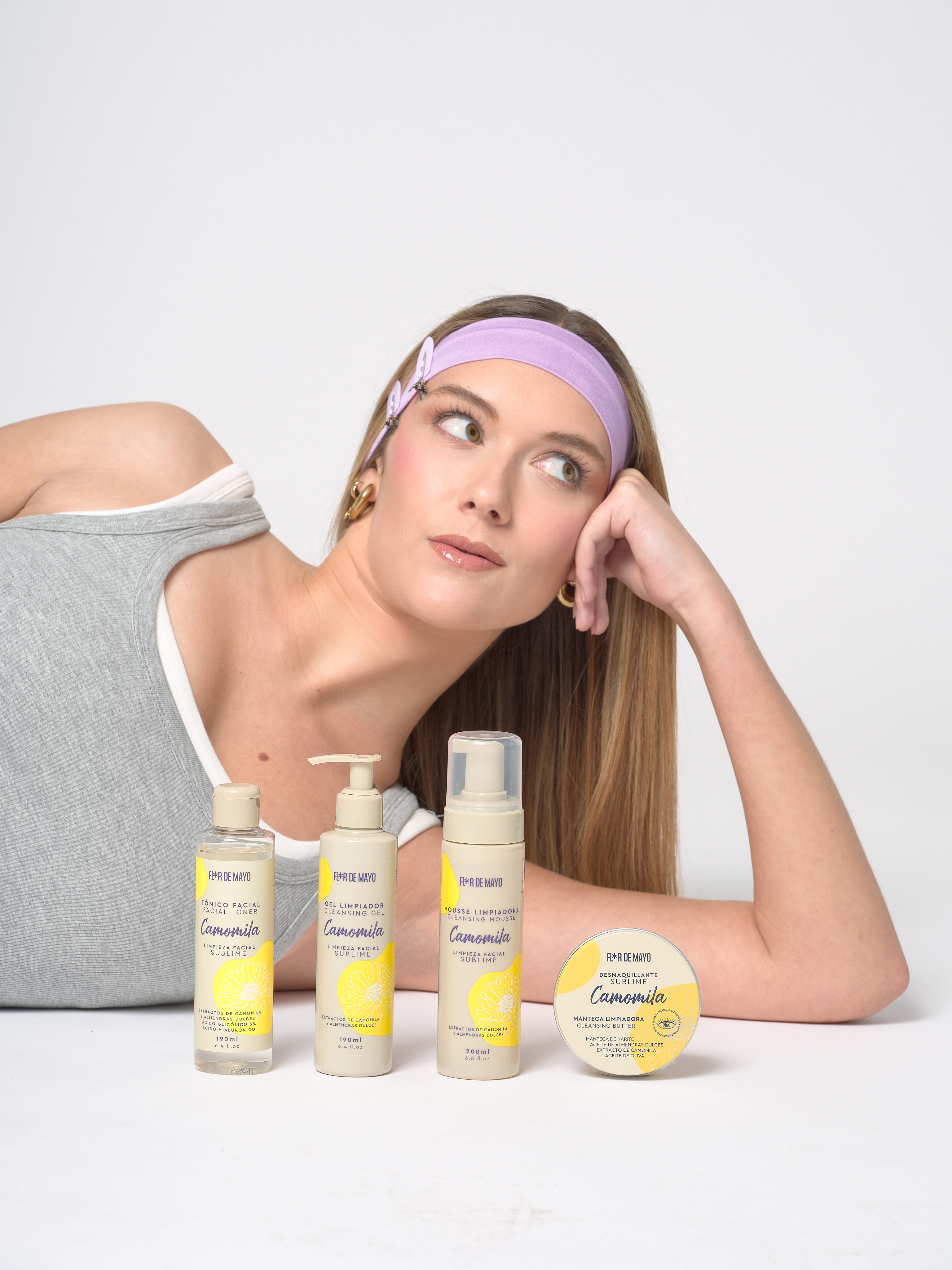 Modelo con productos Flor de Mayo